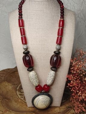 Tribal Style Statement Neklace With Jumbo Lucite Beads